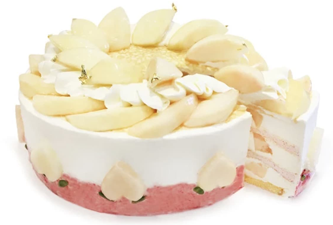 カフェコムサ 毎月3日は限定ケーキの日。8月は
夏に人気のフルーツ「桃」のミルクレープの日！